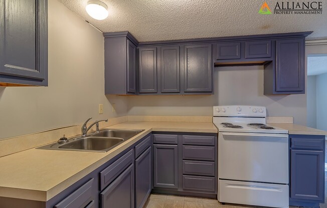 1 bed, 1 bath, 680 sqft, $575, Unit 03