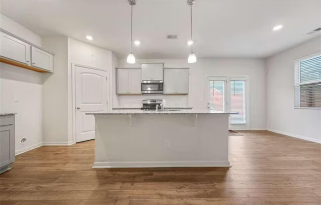 826 BENTLEY DR
