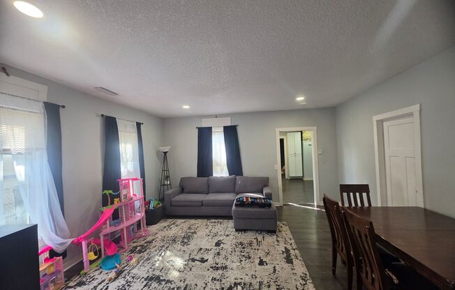 626 Taylor St NE