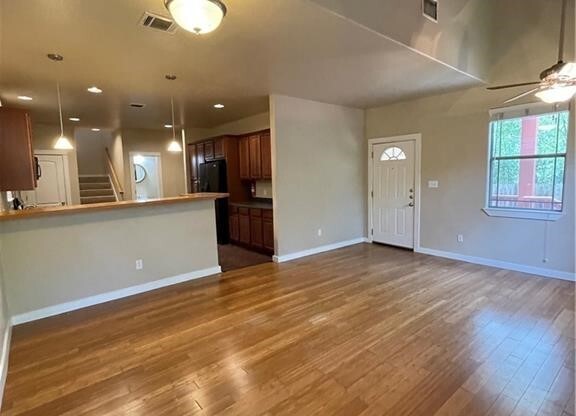 200 W N LOOP BLVD W