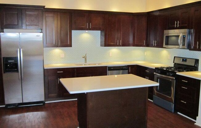 Huge Luxury South Side Home w/ Stainless Kitchen appliances and A/C