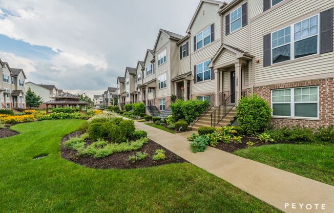 Beautiful Corner Unit Townhome in Des Plaines