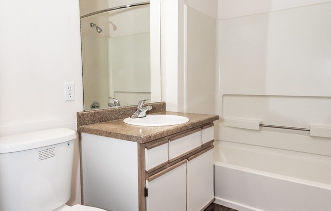 Pioneer Ridge Oregon City Apartments - 2 Bedroom x 2 Bathroom