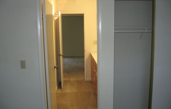 2 beds, 1 bath, 844 sqft, $2,075, Unit 416