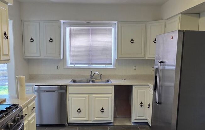 3 beds, 2 baths, 1,220 sqft, $2,350, Unit 7911 NW Westside Drive