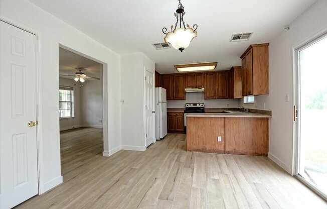 716 HONEYSUCKLE DR