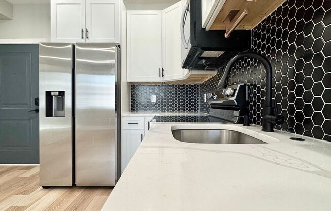 2 beds, 2 baths, 900 sqft, $1,599, Unit 306