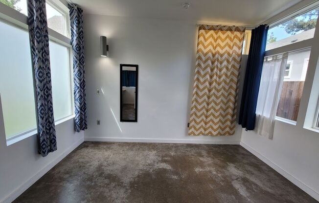 Studio, 1 bath, 375 sqft, $1,175, Unit ADU