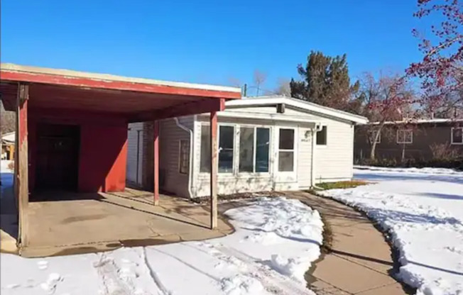 49 E 200 N