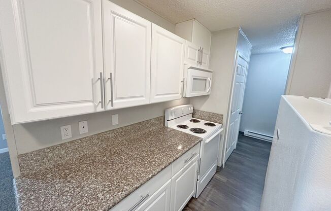 2 beds, 1 bath, 700 sqft, $1,795, Unit A17