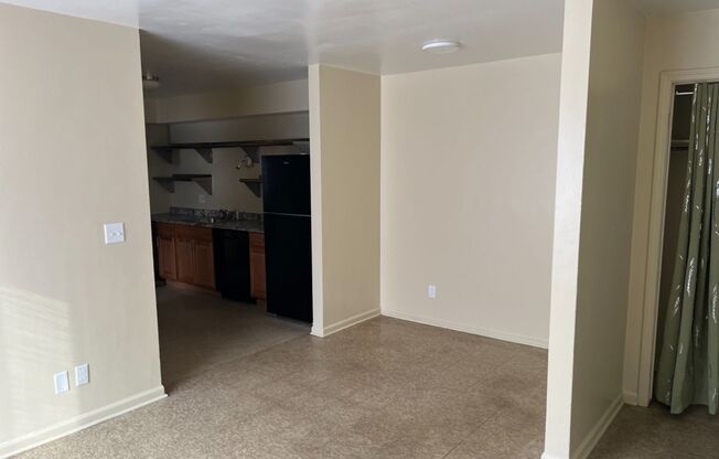 2 beds, 1 bath, $900, Unit 829-01