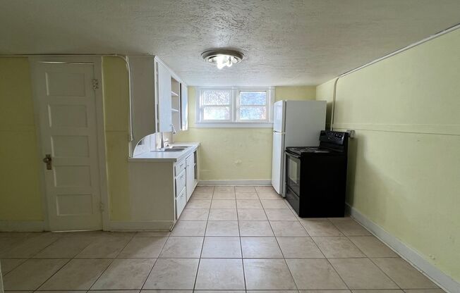 1 bed, 1 bath, $725, Unit 442 N 10th (Downstairs)