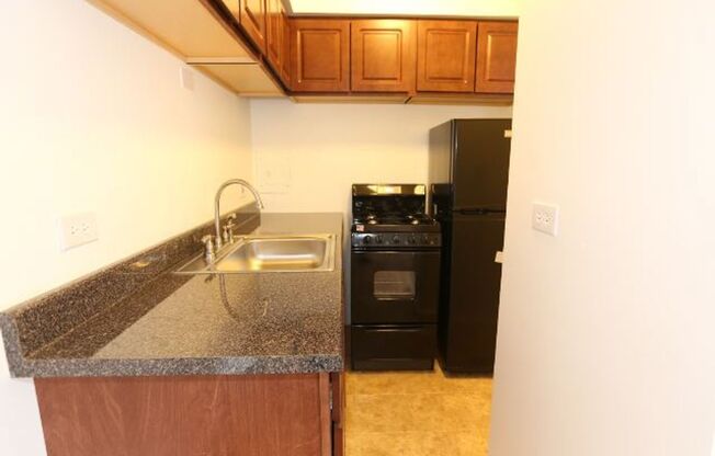 1 bed, 1 bath, $1,350, Unit 421