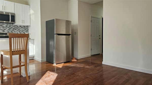 3 beds, 1 bath, 800 sqft, $3,400