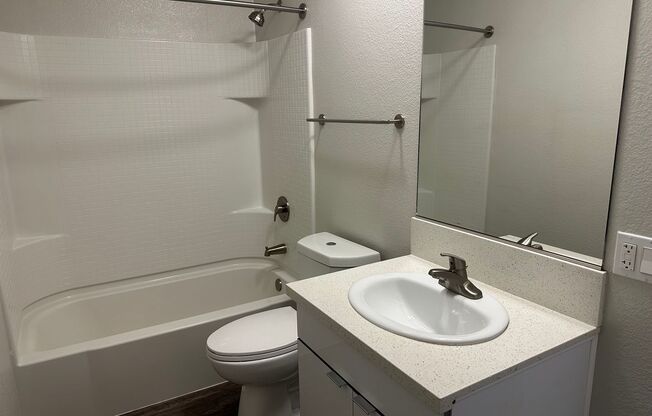 2 beds, 2 baths, 923 sqft, $2,915, Unit 228