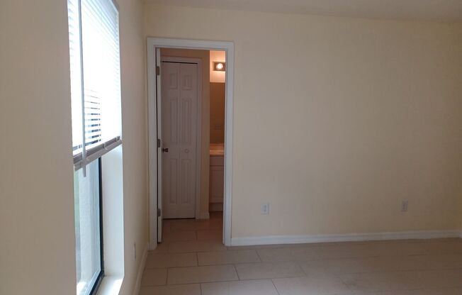 3 beds, 2 baths, $1,645, Unit 1104 NE 8th Pl