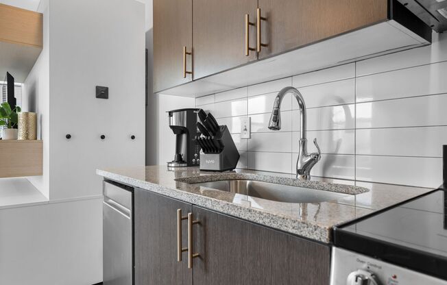 Studio, 1 bath, 327 sqft, $999, Unit #233