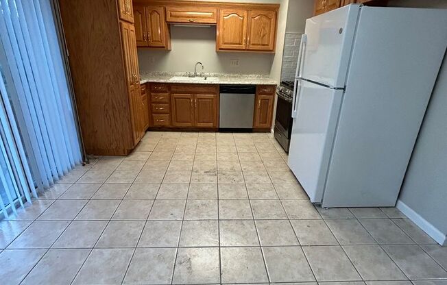 3 beds, 1 bath, $1,295