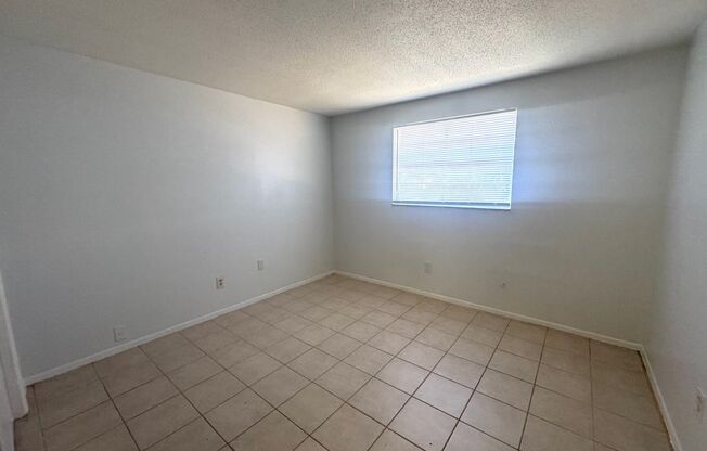 2 beds, 1 bath, $1,695, Unit 1211 59th Ave E