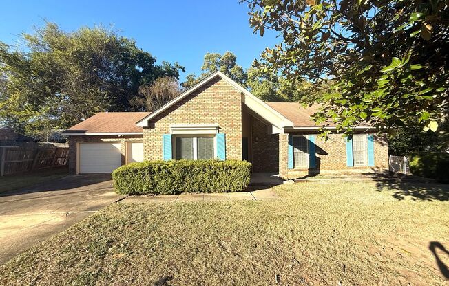 ** 4 bed 2 bath located in Woodmere Park ** Call 334-366-9198 to schedule a self showing