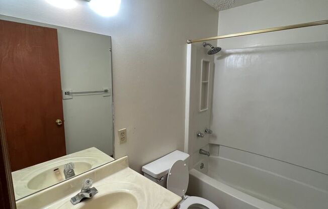 2 beds, 1 bath, $775, Unit 436