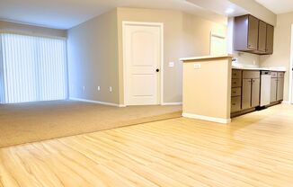 3 beds, 1 bath, 990 sqft, $1,425, Unit PT-1581-201