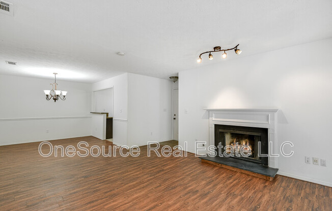 1210 AUGUSTA DR