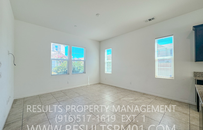 Gorgeous luxury Home! Great price! Spacious 4 bedroom w/Loft