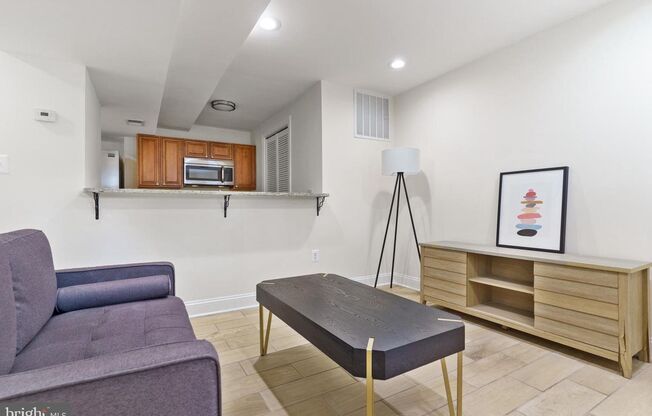 Welcome home to this 2Bd/1Bth lower-level apartment in Bloomingdale!