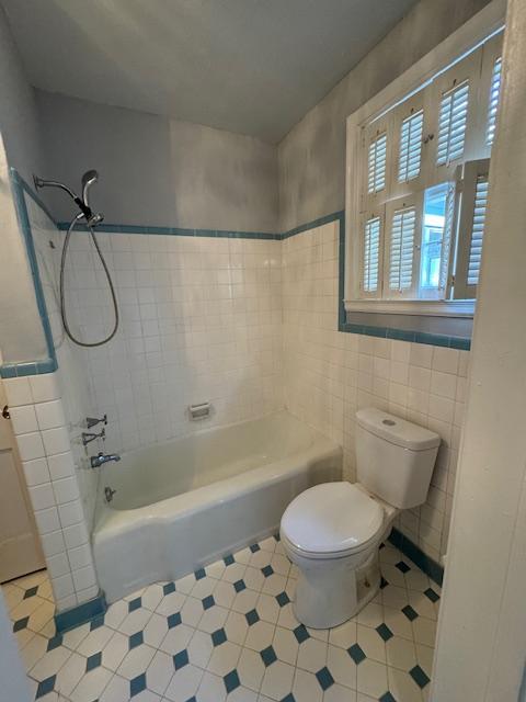 3 beds, 2 baths, 2,147 sqft, $1,800