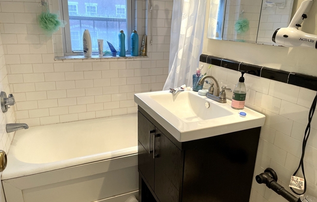 Studio, 1 bath, 390 sqft, $2,500, Unit 314