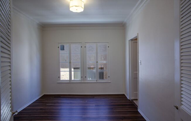 Charming Vintage 1 Bed / 1 Bath in the Heart of West Hollywood