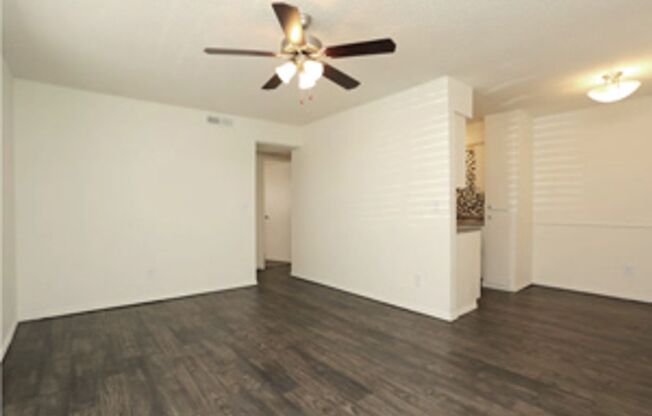 1 bed, 1 bath, 688 sqft, $900, Unit 233