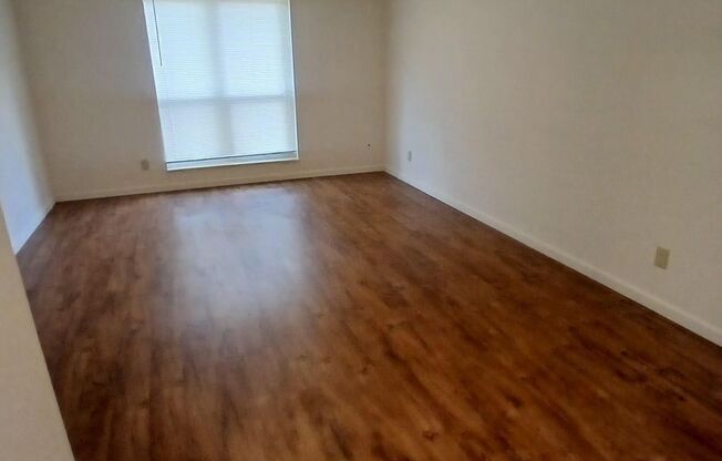 2 beds, 1 bath, 900 sqft, $1,250, Unit 11468-201