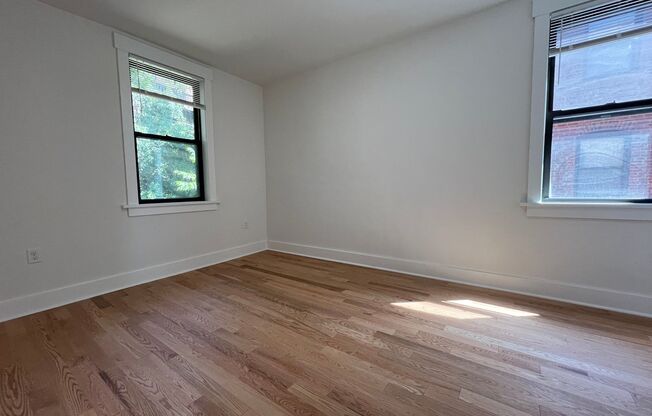 2 beds, 1 bath, 750 sqft, $1,999, Unit 5635 Hobart St. #35