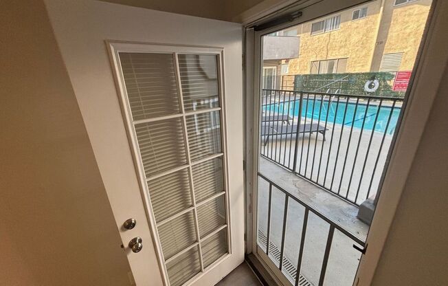 2 beds, 1 bath, 895 sqft, $1,998, Unit 103