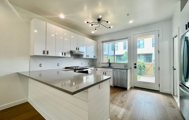 Modern High-End Townhome!