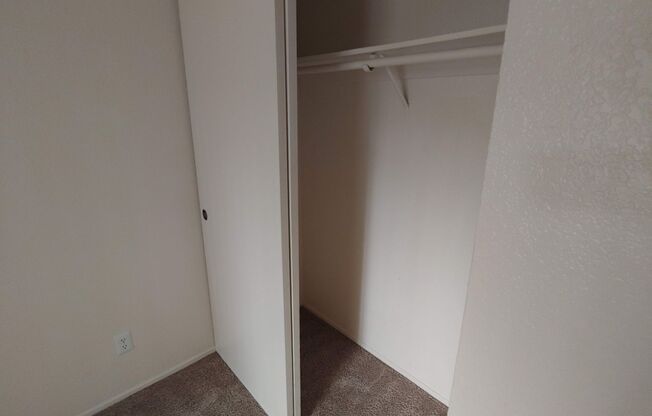 2 beds, 1 bath, 900 sqft, $1,585, Unit 1870-101