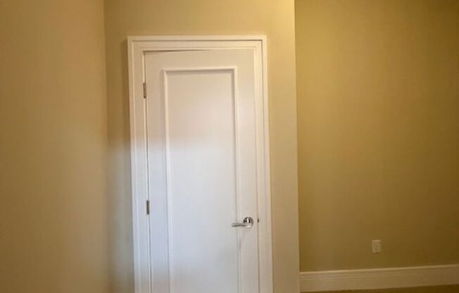 2 beds, 1 bath, 660 sqft, $2,995, Unit 411