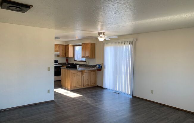 2 beds, 1 bath, 928 sqft, $1,750, Unit 2348 Umatilla