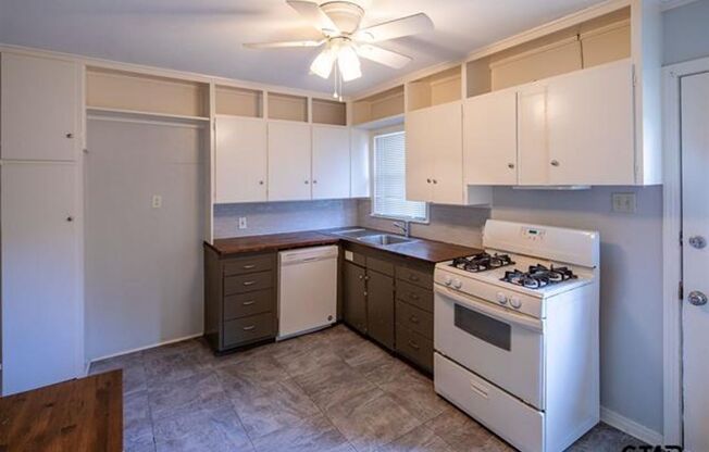 Sweet Cottage on Camellia!