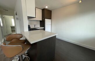 2 beds, 1 bath, $2,610, Unit 6