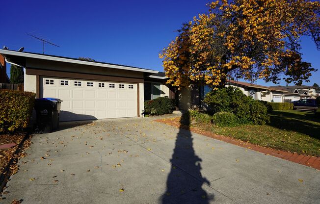 Beautiful Single Family Home in Desirable Neighborhood! Great Schools!