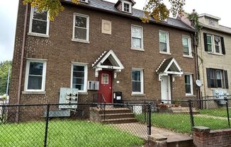 3 beds, 1 bath, 750 sqft, $2,000, Unit 3