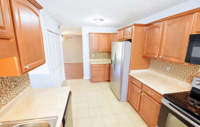 3 beds, 2 baths, $1,500