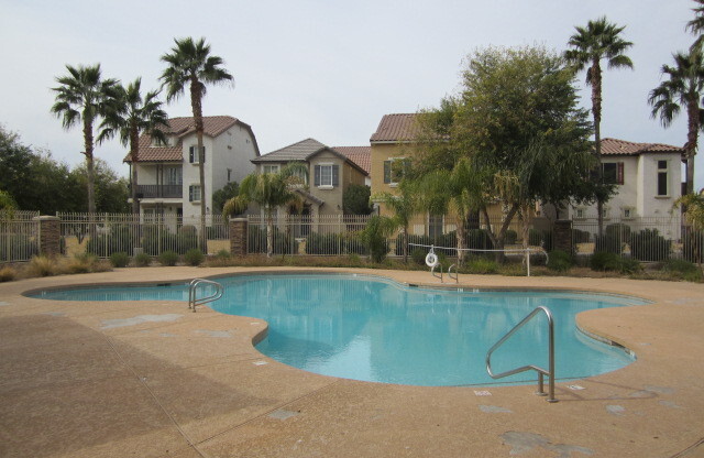 2 beds, 2 baths, $1,750