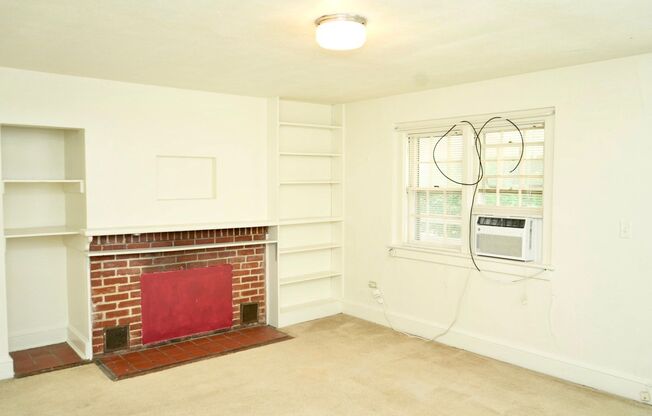 2 beds, 1 bath, $1,450, Unit Apt #A