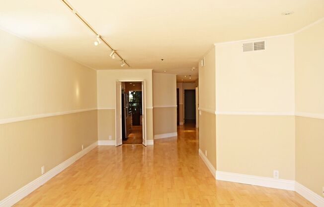 Spacious 2BR 2BA North Park Condo - Split Floor Plan, Central AC, Washer/Dryer in Unit, Tandem Parking