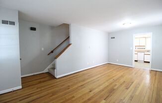 2 beds, 1 bath, $1,250, Unit 7552 WYOMING --