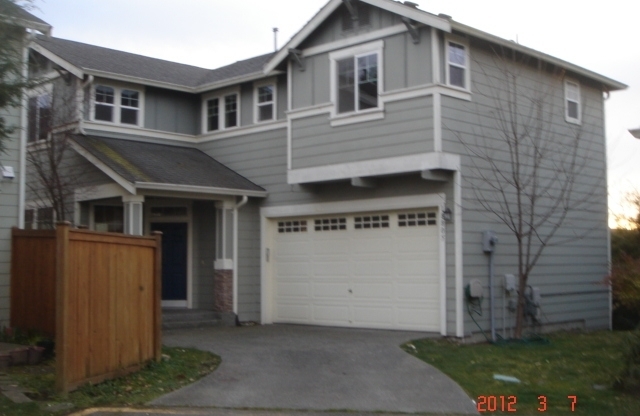 Woodinville Greenbrier. 4 bed 2.5 bath. 2 car garage. 1780 square feet
